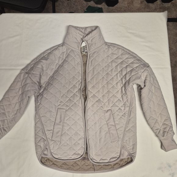 Avalanche Outdoor Supply Company Jackets & Blazers - Avalanche Outdoor Supply Co Womens XS Tan‎ Quilted Full Zip Mock Neck Jacket